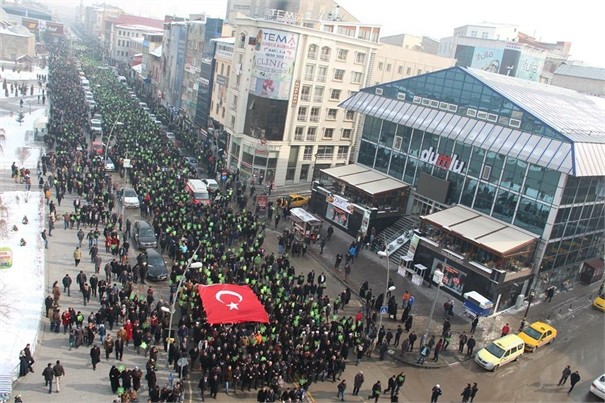 ERZURUM'DA ZULME LANET, PEYGAMBERE SAYGI YÜRÜYÜŞÜ