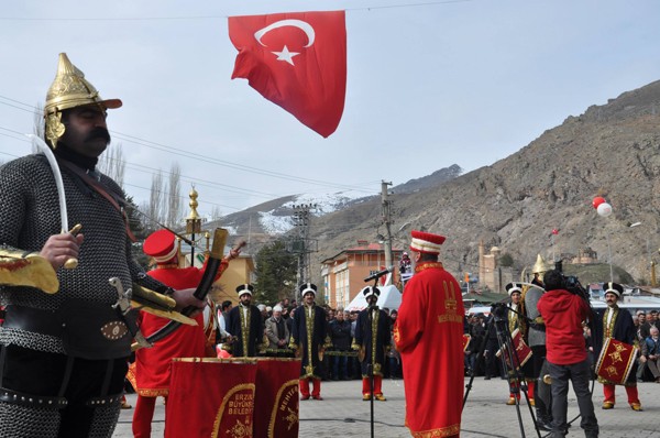 İSPİR'İN KURTULUŞU BÜYÜK COŞKUYLA KUTLANDI