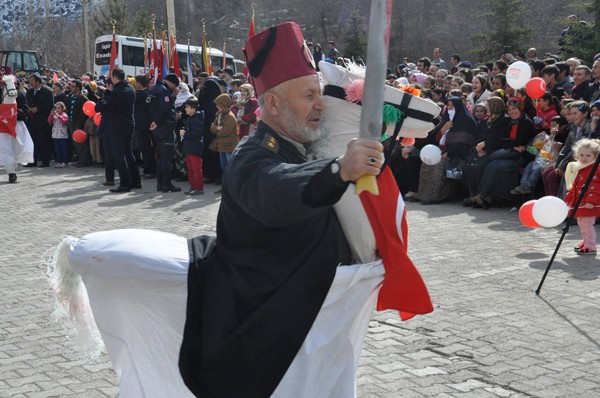 İSPİR'İN KURTULUŞU BÜYÜK COŞKUYLA KUTLANDI