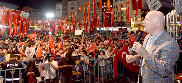 ERZURUM BAYRAK NÖBETİNDE TEK YÜREK