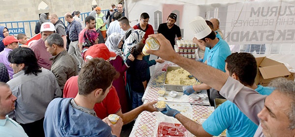 ERZURUM BAYRAK NÖBETİNDE TEK YÜREK