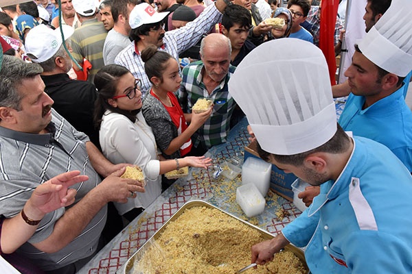 ERZURUM BAYRAK NÖBETİNDE TEK YÜREK