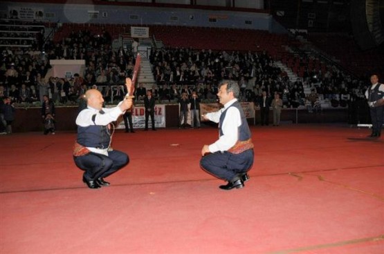 ESAV'DAN MUHTEŞEM ŞÖLEN