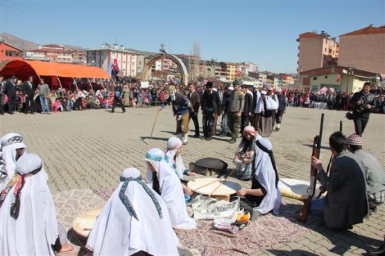 OLTU'DA KURTULUŞ COŞKUSU