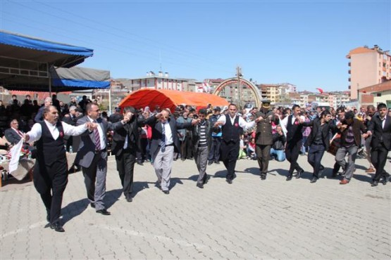 OLTU'DA KURTULUŞ COŞKUSU