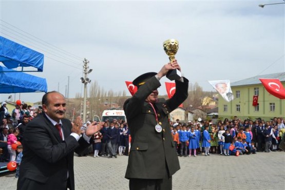 ŞENKAYA'DA KURTULUŞ COŞKUSU