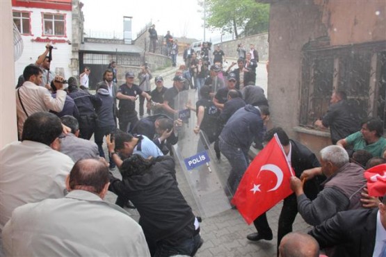 AKİL İNSANLAR PROTESTO EDİLDİ