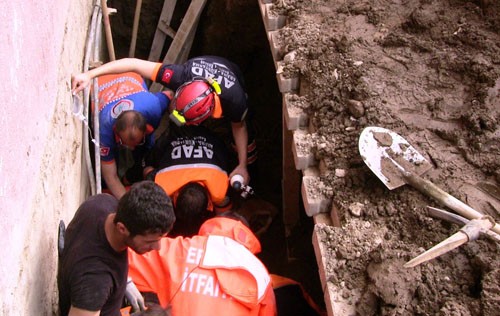 ERZURUM’DA GÖÇÜK ALTINDA CAN PAZARI