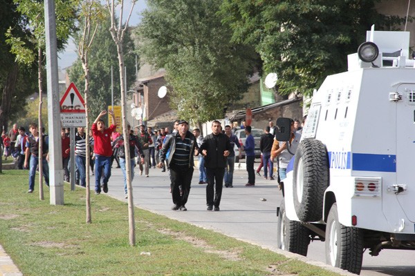 ERZURUM'DA 'KOBANİ' GERGİNLİĞİ