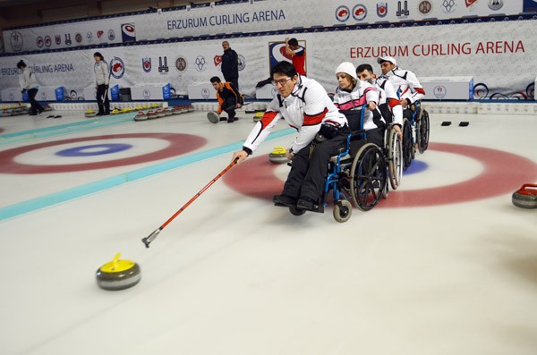 TÜRKİYE’NİN İLK BEDENSEL ENGELLİ CURLİNG TAKIMI ERZURUM’DA KURULDU