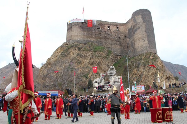 OLTU’DA KURTULUŞ COŞKUSU