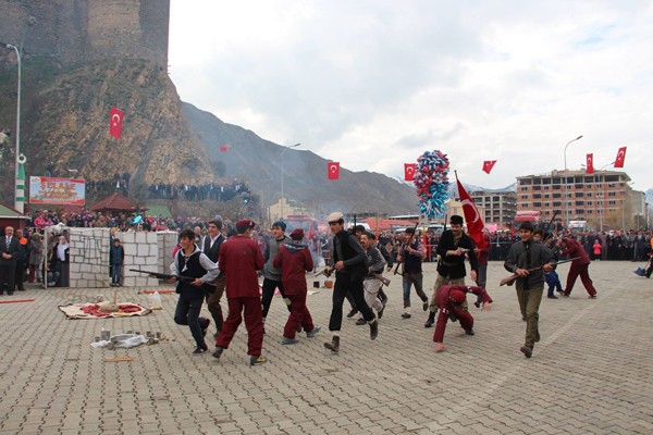 OLTU’DA KURTULUŞ COŞKUSU