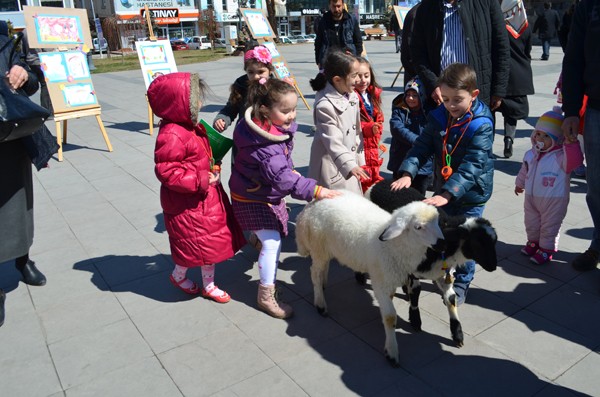 ANAOKULU ÖĞRENCİLERİ DÜNYA SU GÜNÜ İÇİN RESİM YAPTI