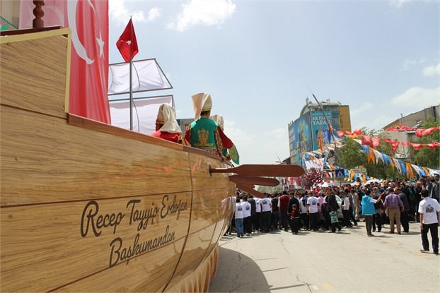 ERZURUM'DA COŞKULU VE RENKLİ FETİH KUTLAMASI