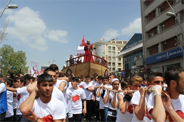 ERZURUM'DA COŞKULU VE RENKLİ FETİH KUTLAMASI