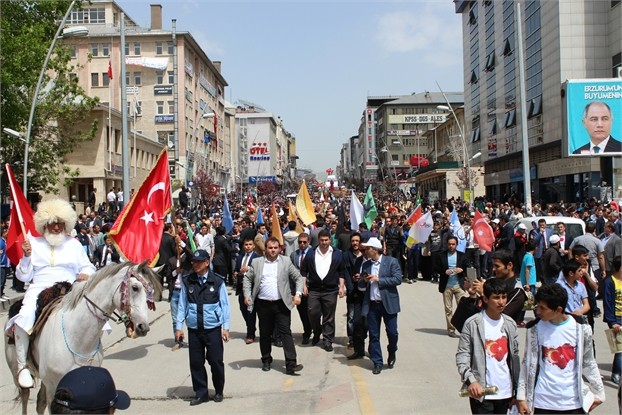 ERZURUM'DA COŞKULU VE RENKLİ FETİH KUTLAMASI