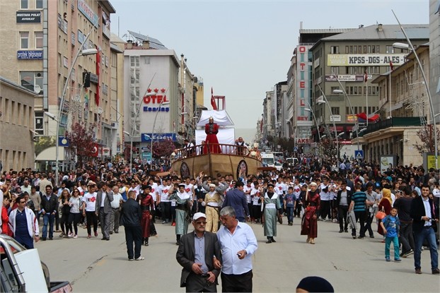 ERZURUM'DA COŞKULU VE RENKLİ FETİH KUTLAMASI