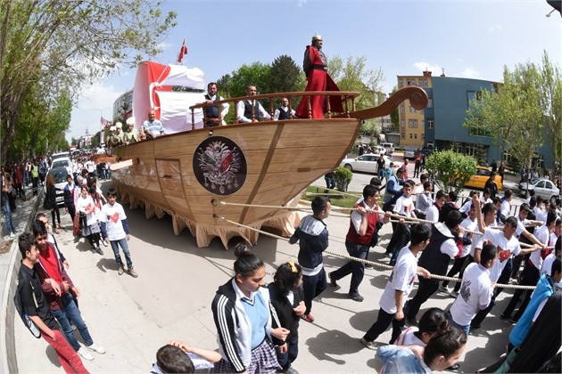 ERZURUM'DA COŞKULU VE RENKLİ FETİH KUTLAMASI