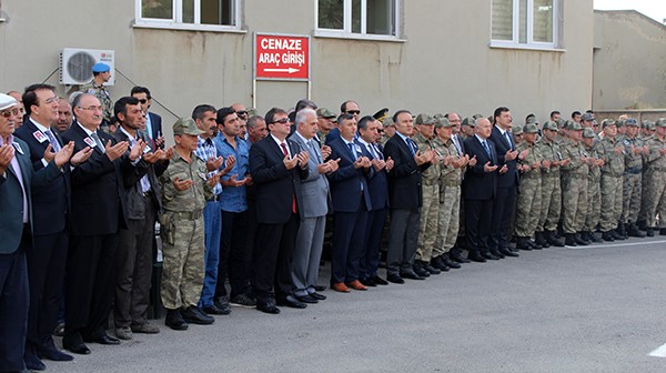 ŞEHİT KORUCU İÇİN DÜZENLENEN TÖRENDE GÖZYAŞLARI SEL OLDU