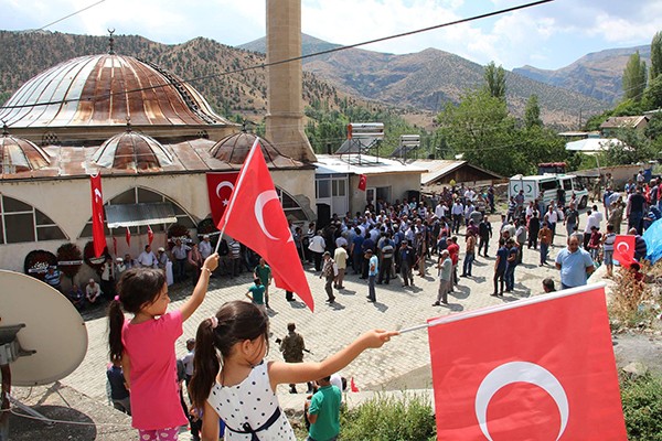 ŞEHİT KORUCU İÇİN DÜZENLENEN TÖRENDE GÖZYAŞLARI SEL OLDU