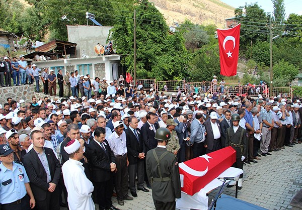 ŞEHİT KORUCU İÇİN DÜZENLENEN TÖRENDE GÖZYAŞLARI SEL OLDU