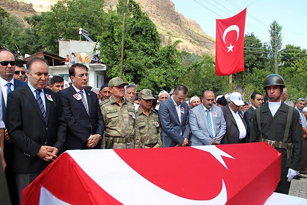 ŞEHİT KORUCU İÇİN DÜZENLENEN TÖRENDE GÖZYAŞLARI SEL OLDU