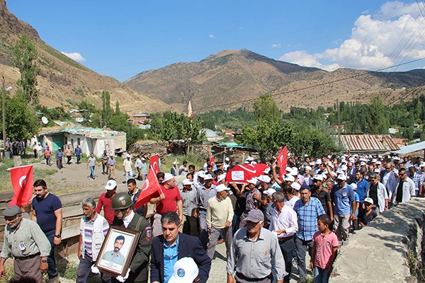 ŞEHİT KORUCU İÇİN DÜZENLENEN TÖRENDE GÖZYAŞLARI SEL OLDU