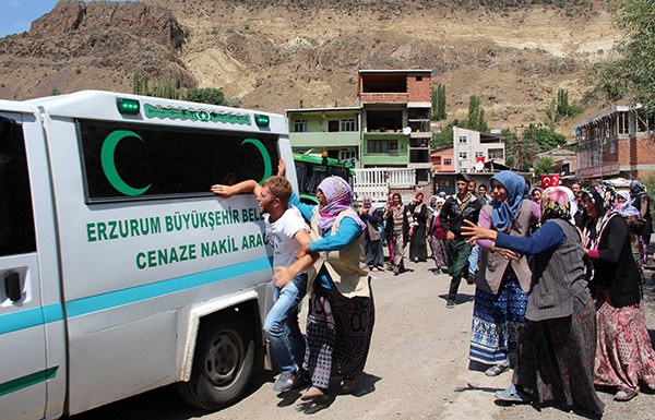 ŞEHİT KORUCU İÇİN DÜZENLENEN TÖRENDE GÖZYAŞLARI SEL OLDU