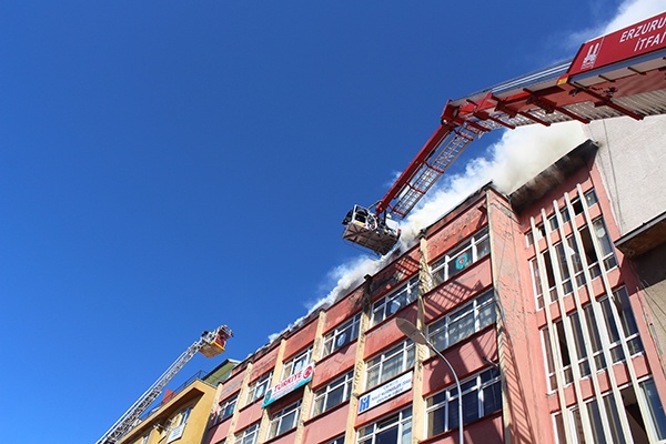 ERZURUM DEVLET TİYATROLARI YANDI