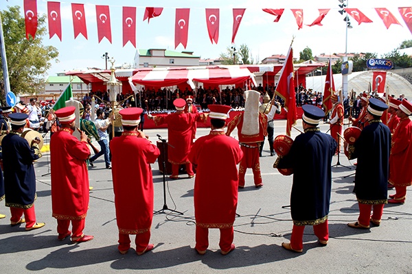 ERZURUM'DA ZAFER COŞKUSU