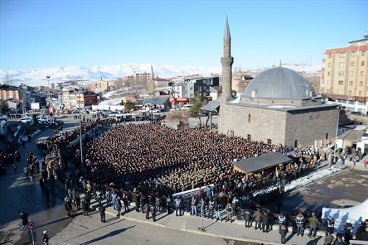 AFRİN ŞEHİDİ UMUT ÖZNÜTEPE SON YOLCULUĞUNA UĞURLANDI