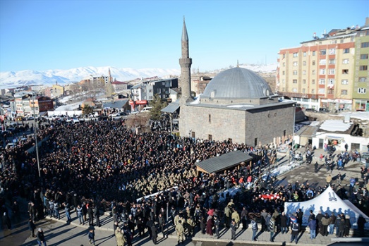 AFRİN ŞEHİDİ UMUT ÖZNÜTEPE SON YOLCULUĞUNA UĞURLANDI