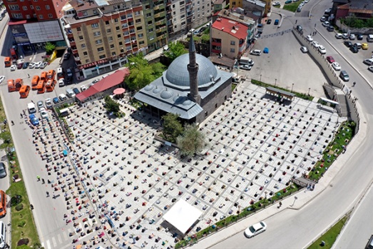 74 GÜN SONRA YAŞANAN CUMA COŞKUSU