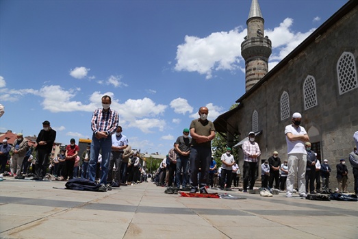 74 GÜN SONRA YAŞANAN CUMA COŞKUSU