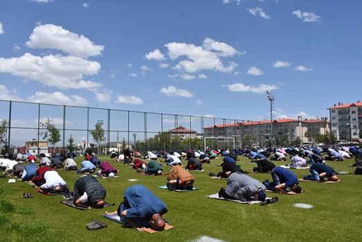 74 GÜN SONRA YAŞANAN CUMA COŞKUSU