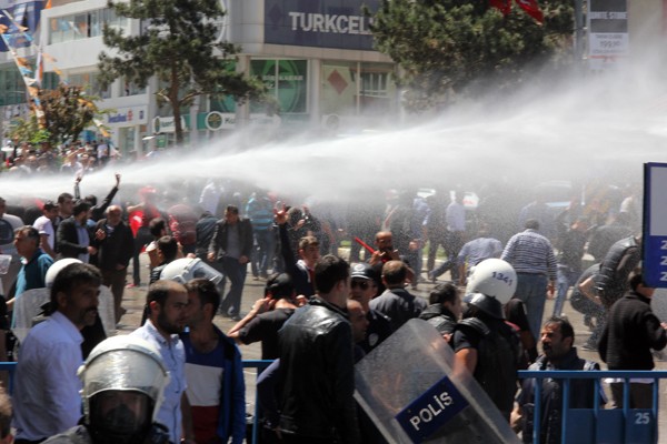 HDP ERZURUM MİTİNGİNDE OLAYLAR ÇIKTI