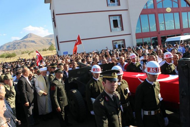 ŞEHİT METİN AYDEMİR GÖZYAŞI VE DUALARLA UĞURLANDI