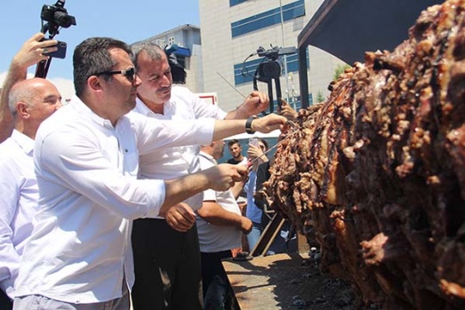 Milli Mücadele anısına tek şişte 919 kilo cağ kebabı...