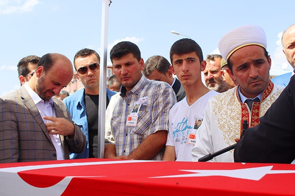 ŞEHİT PEHLÜL ORUK SON YOLCULUĞUNA UĞURLANDI