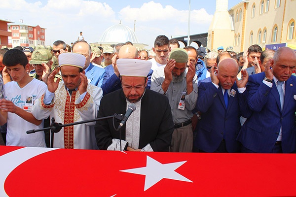 ŞEHİT PEHLÜL ORUK SON YOLCULUĞUNA UĞURLANDI