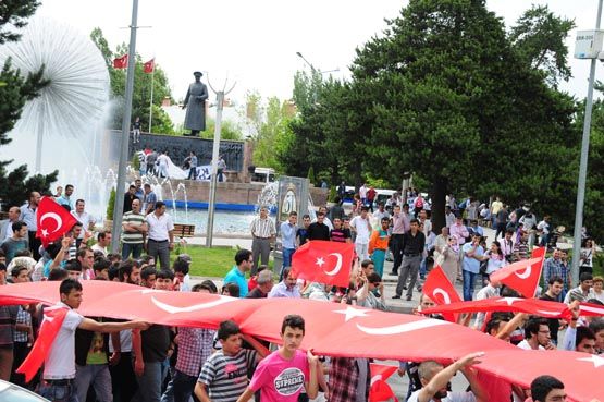 ERZURUM'DAN TERÖRE TEPKİ