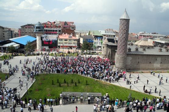 ERZURUM'DAN TERÖRE TEPKİ