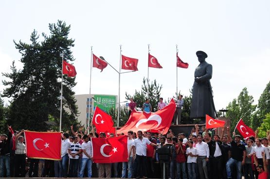 ERZURUM'DAN TERÖRE TEPKİ