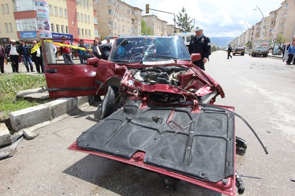 DADAŞKENT'TE TRAFİK KAZASI : 4 YARALI