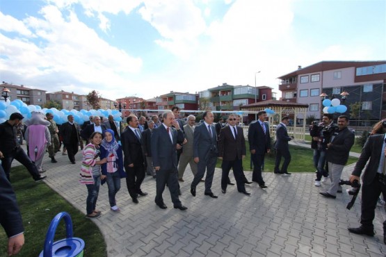 AZİZİYE'DE İKİ YENİ PARK AÇILDI