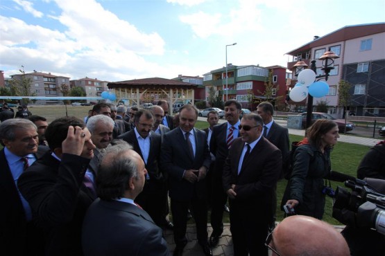 AZİZİYE'DE İKİ YENİ PARK AÇILDI