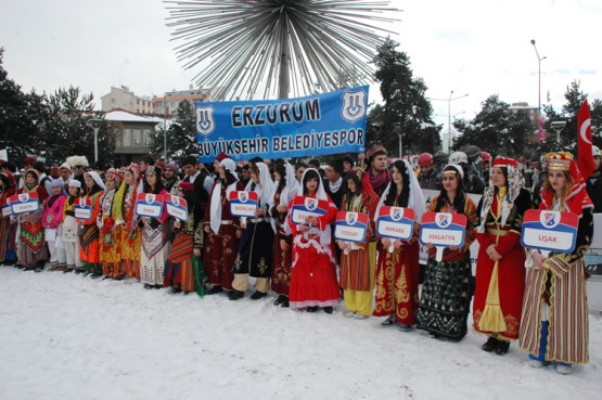 KAR FESTİVALİ KORTEJ YÜRÜYÜŞÜ