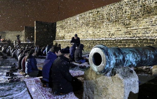 KALEDE, KAR ALTINDA KURTULUŞ NAMAZI