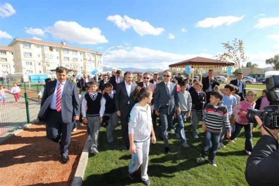 AZİZİYE'DE İKİ YENİ PARK AÇILDI