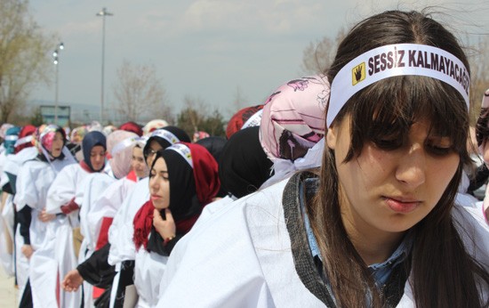 MISIR'DAKİ İDAM KARARLARI, ERZURUM'DA KEFENLERLE PROTESTO EDİLDİ